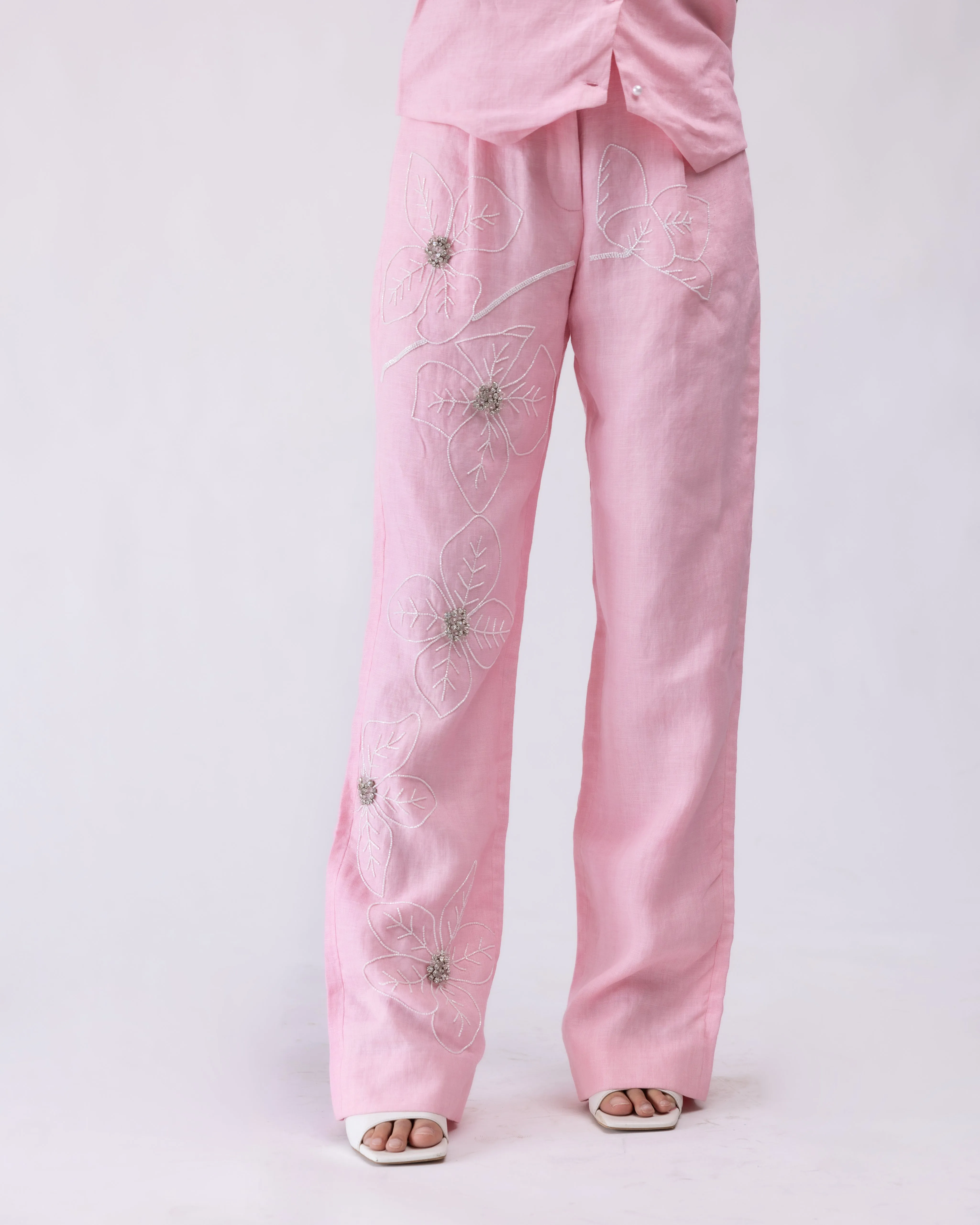 100% linen high-waisted trousers with floral hand-embroidery