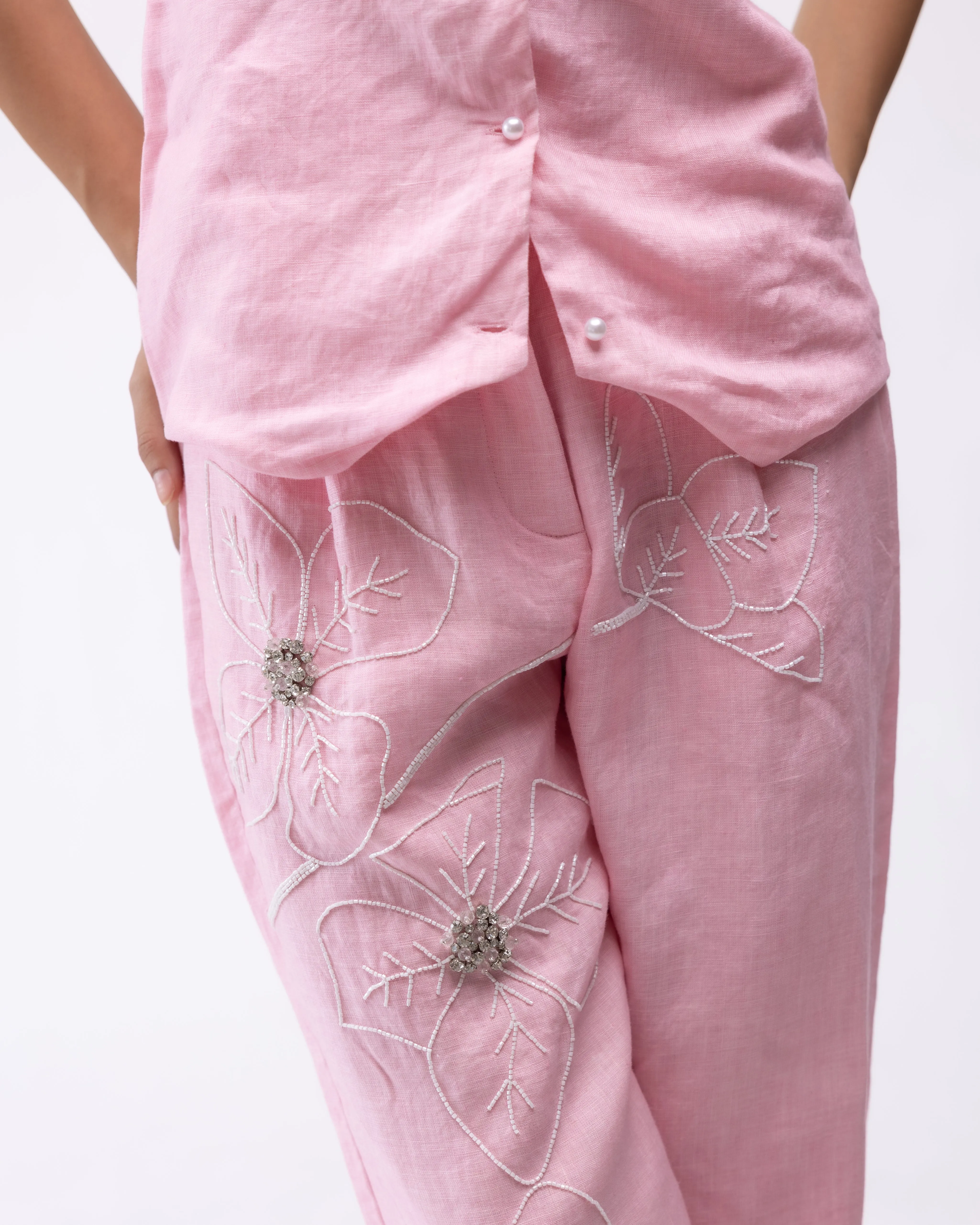 100% linen high-waisted trousers with floral hand-embroidery