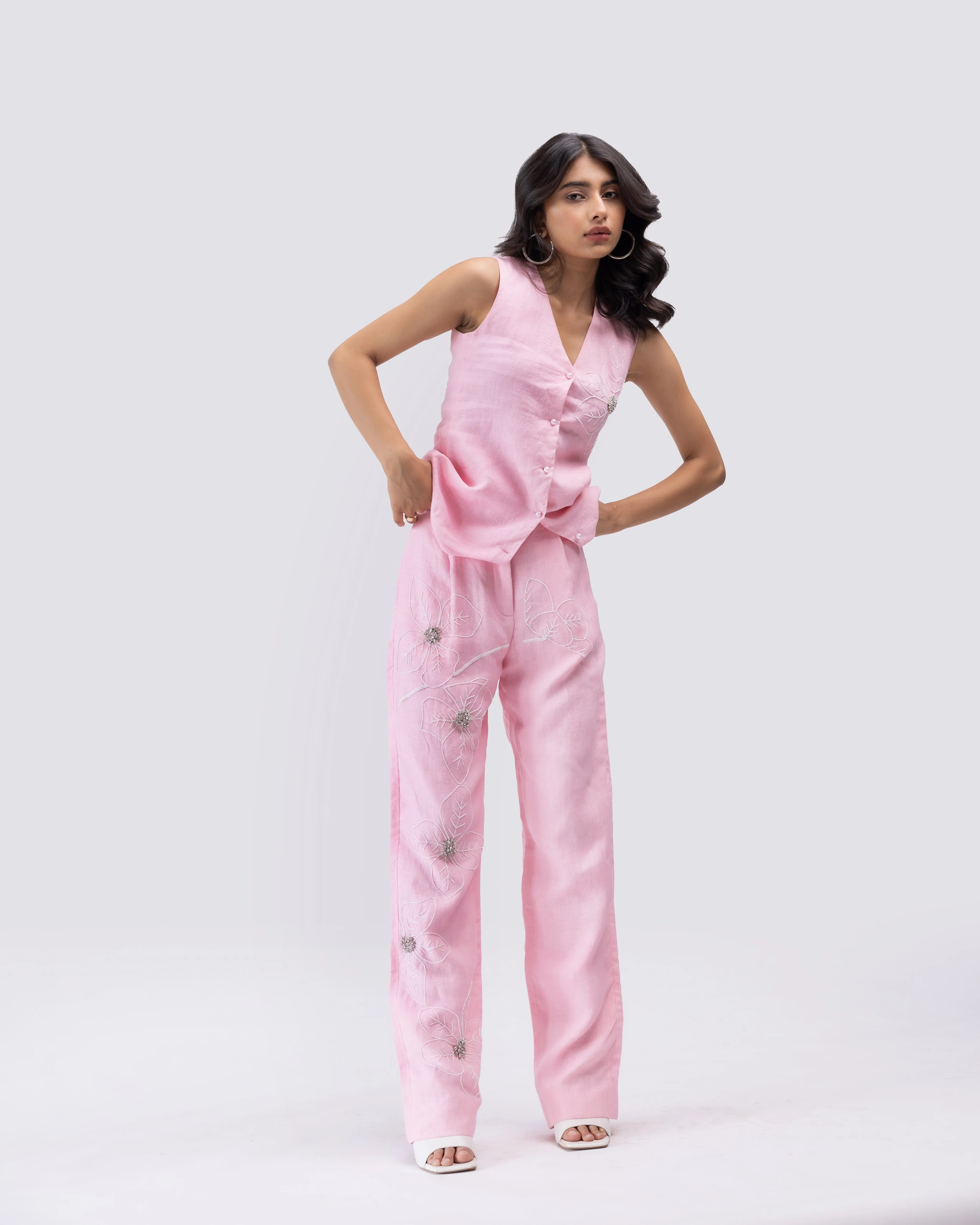 100% linen high-waisted trousers with floral hand-embroidery