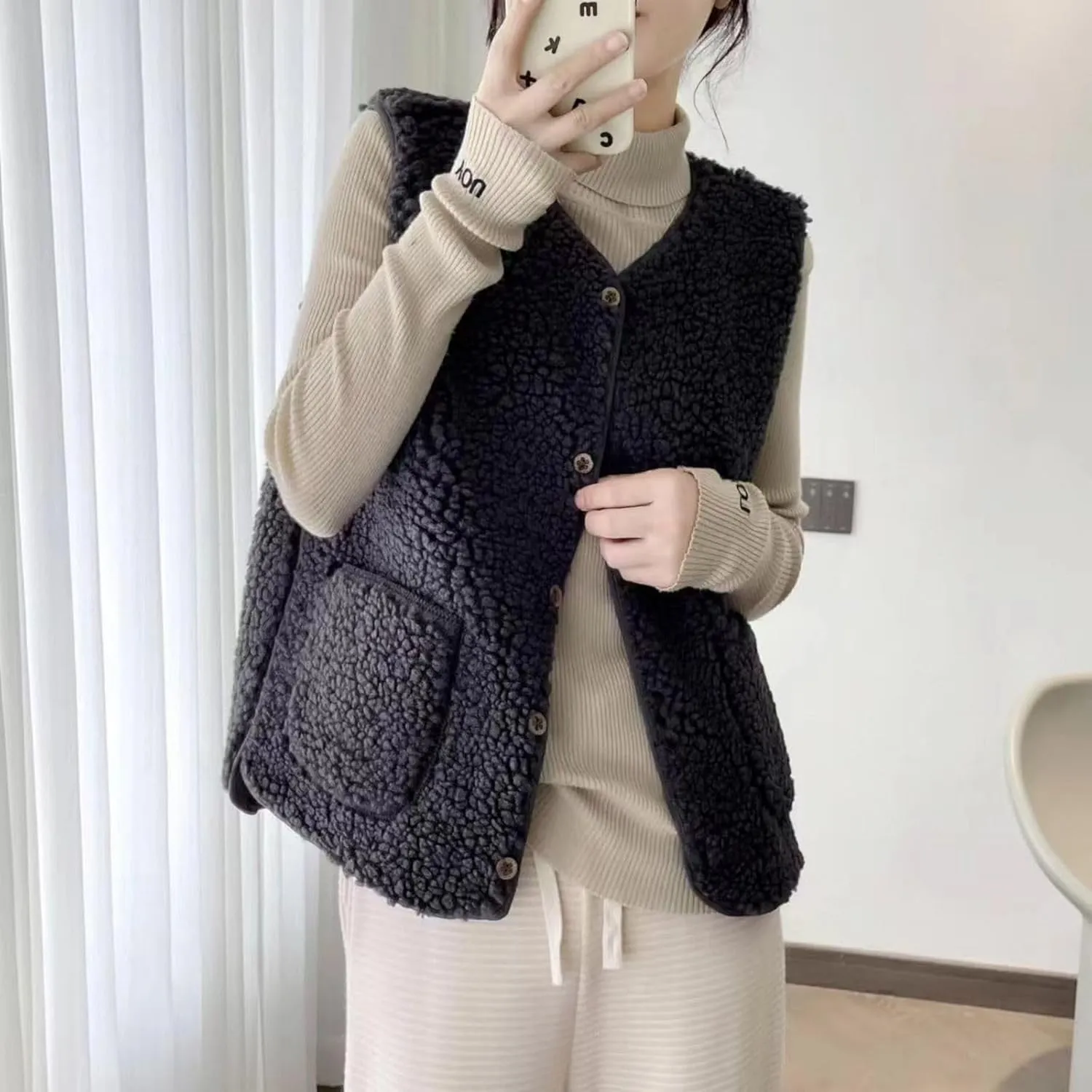 Canbebig Fleece Vest Women Soft Sleeveless Classic Fit Button Down Fuzzy Sherpa Fleece Jacket Cozy Waistcoat Outwear Pockets