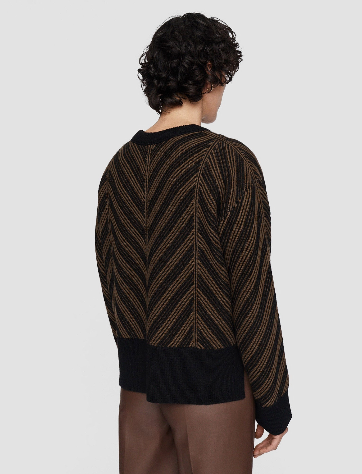 Chevron Ribbed Round Neck Jumper