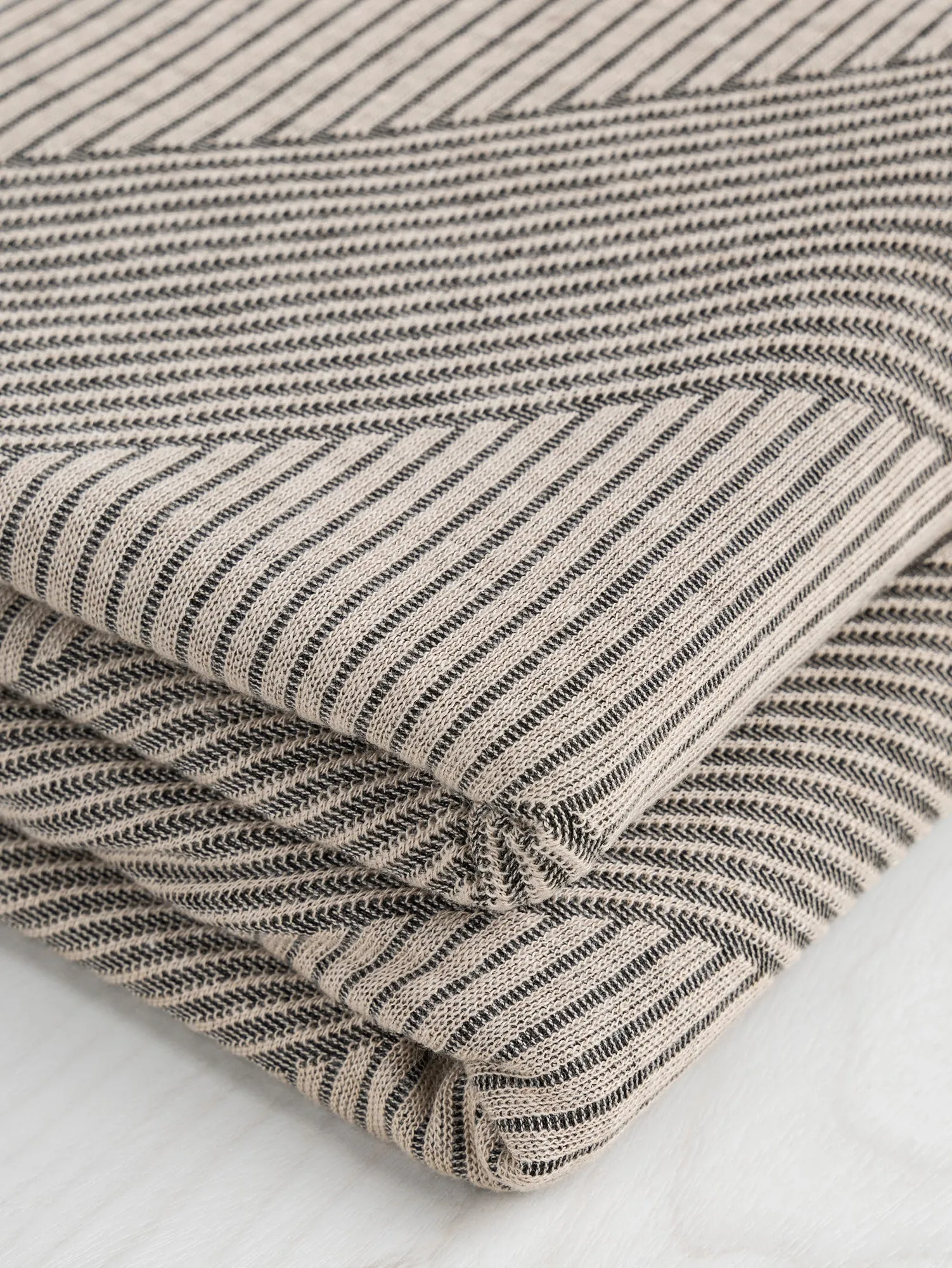 Diagonal Stretch Wide Rib Knit - Beige   Black