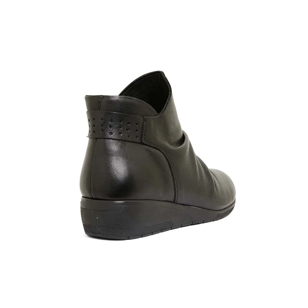 Fairway Boot in Black Leather