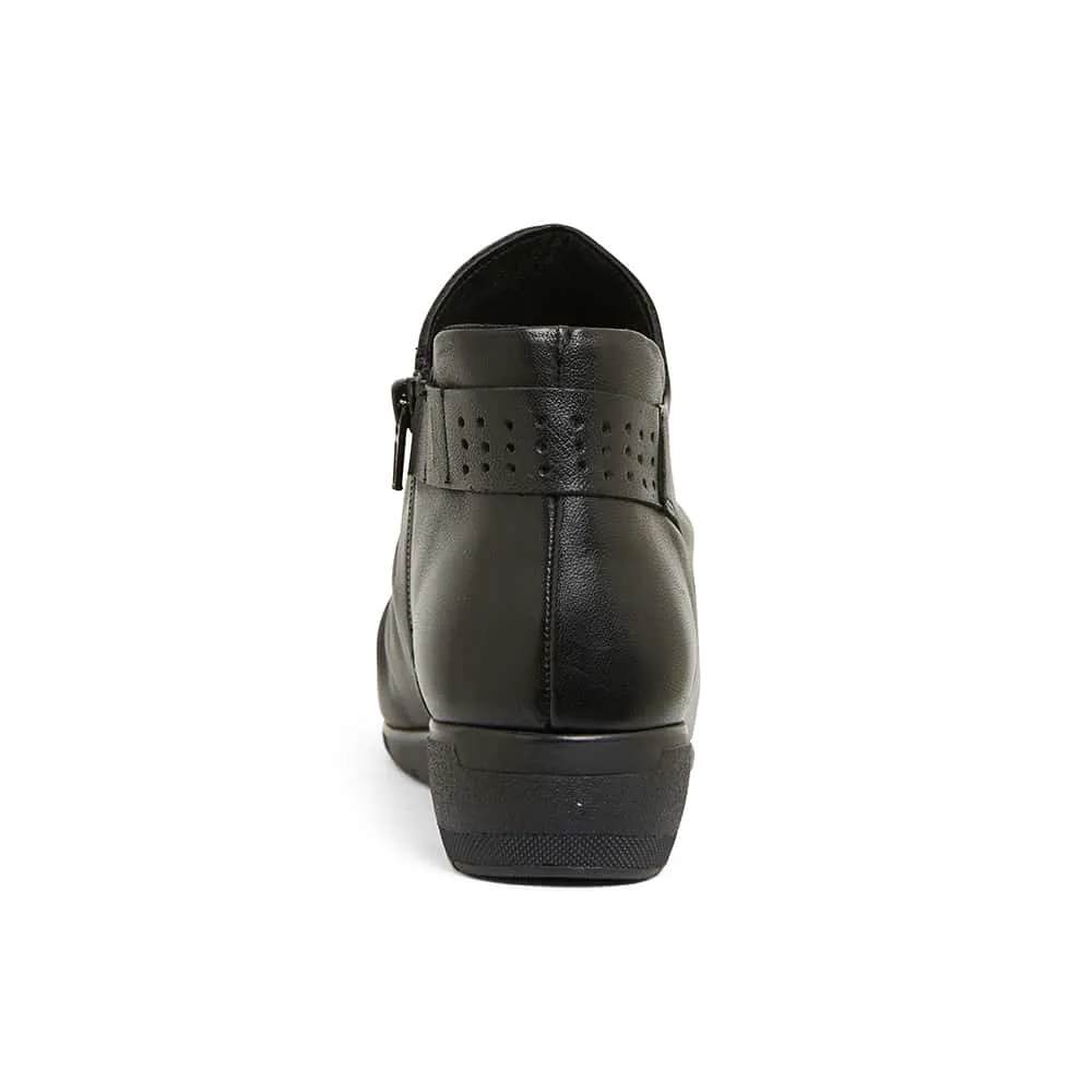 Fairway Boot in Black Leather