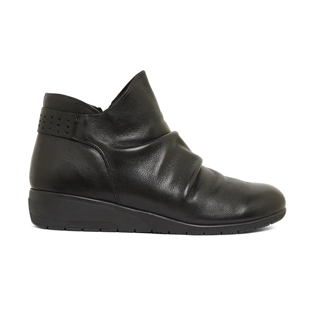 Fairway Boot in Black Leather
