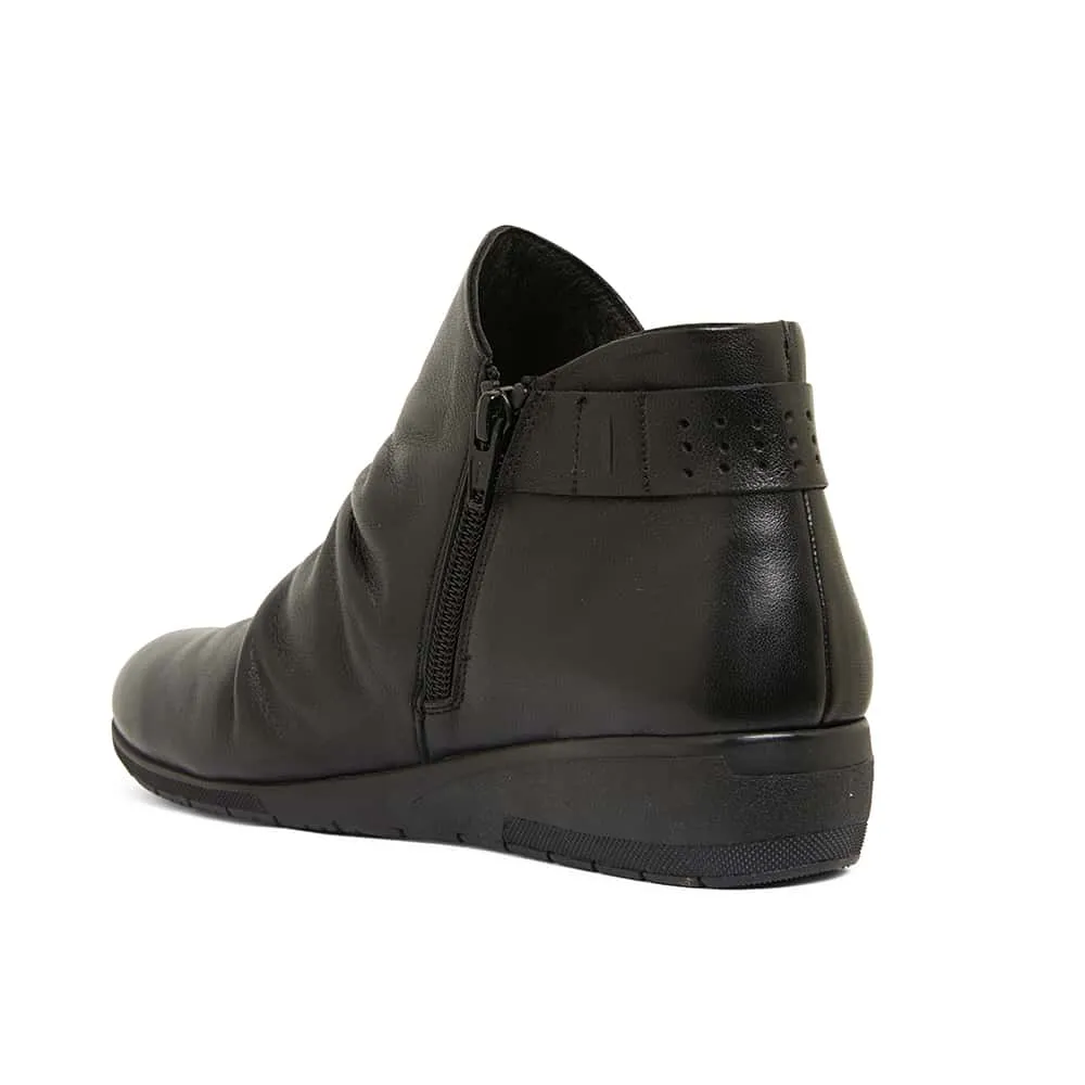 Fairway Boot in Black Leather