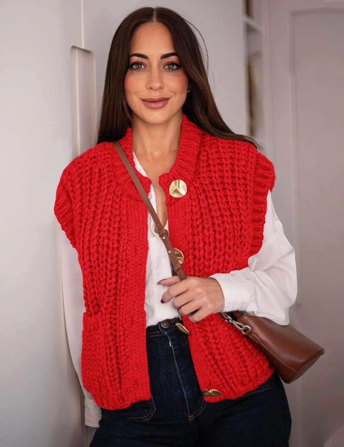 Flygo Womens Sleeveless Crop Chunky Knit Cardigan Trendy Button Down Cropped Knitted Sweater Vest Tops with Pockets
