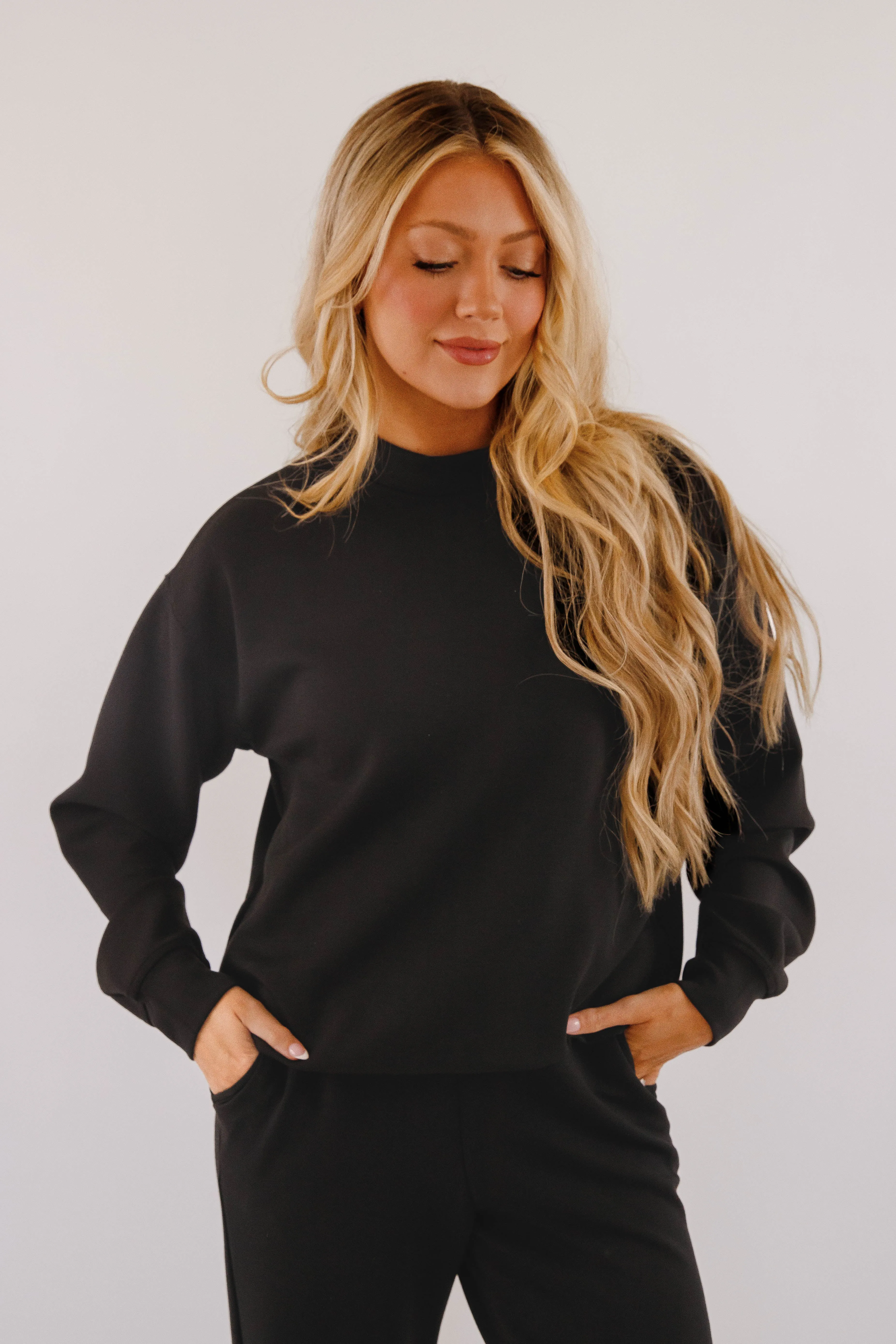 Gathering Miles Pullover-Black