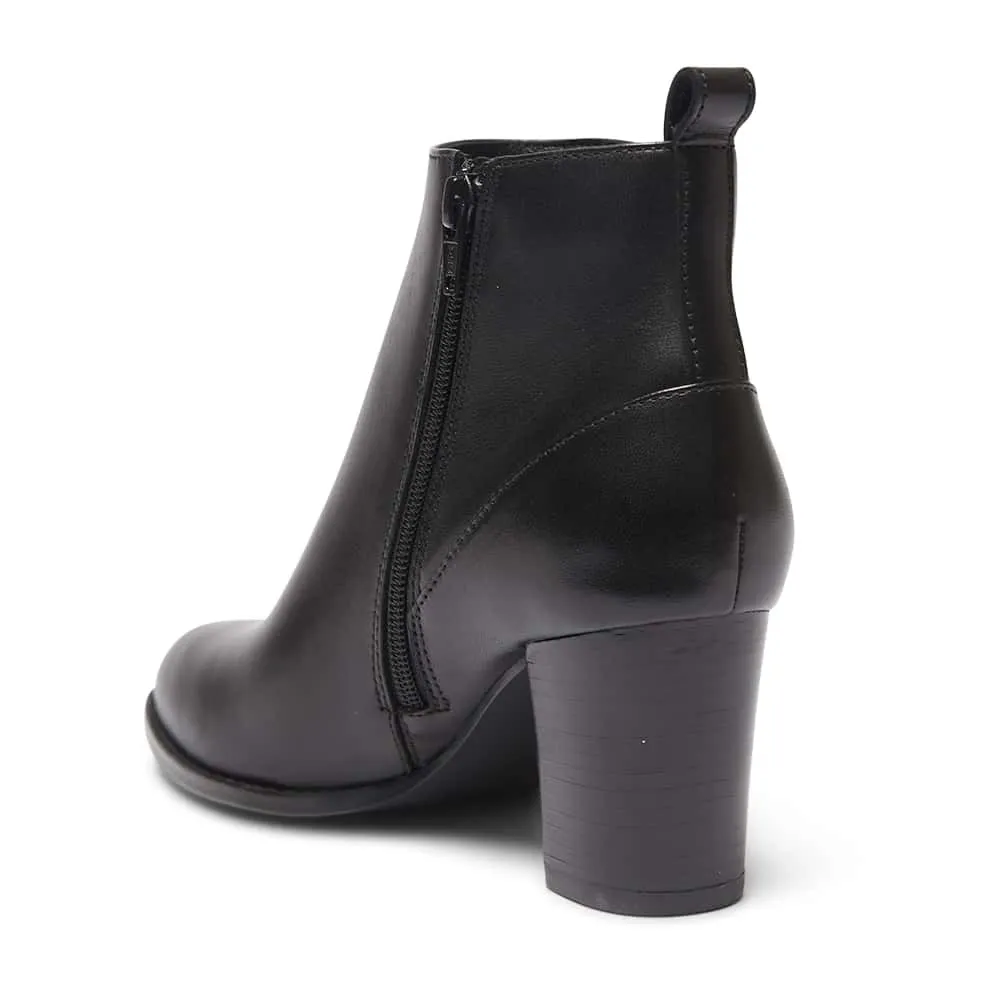 Geronimo Boot in Black Leather