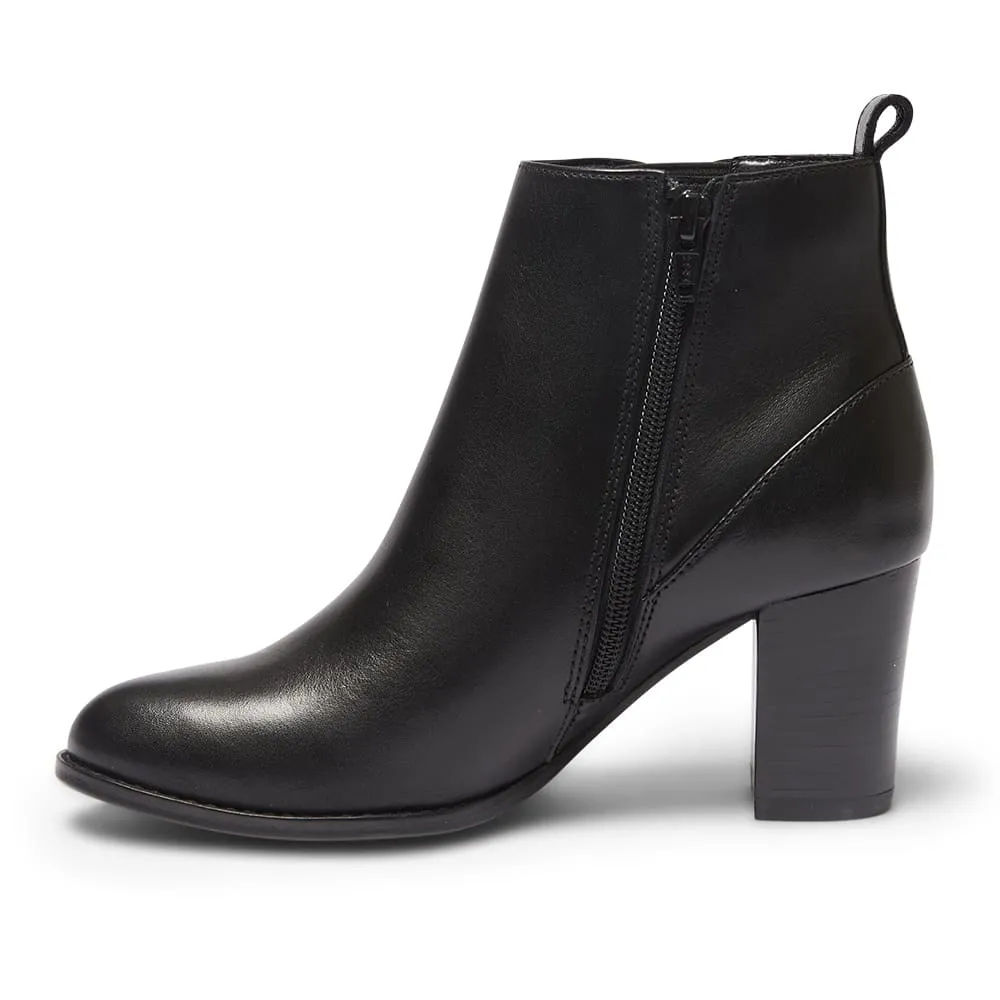 Geronimo Boot in Black Leather