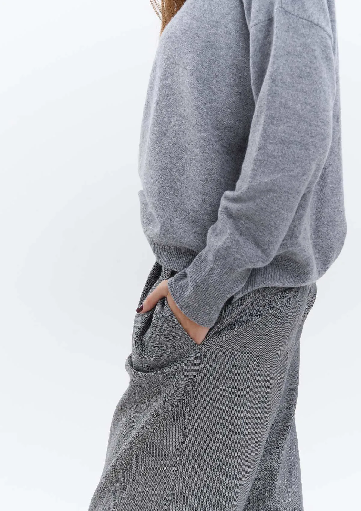 GREY CASHMERE CREWNECK SWEATER