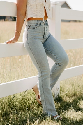 Isa Tummy Control Bootcut Judy Blue Jeans (Light) Isa Tummy Control Bootcut Judy Blue Jeans (Light)