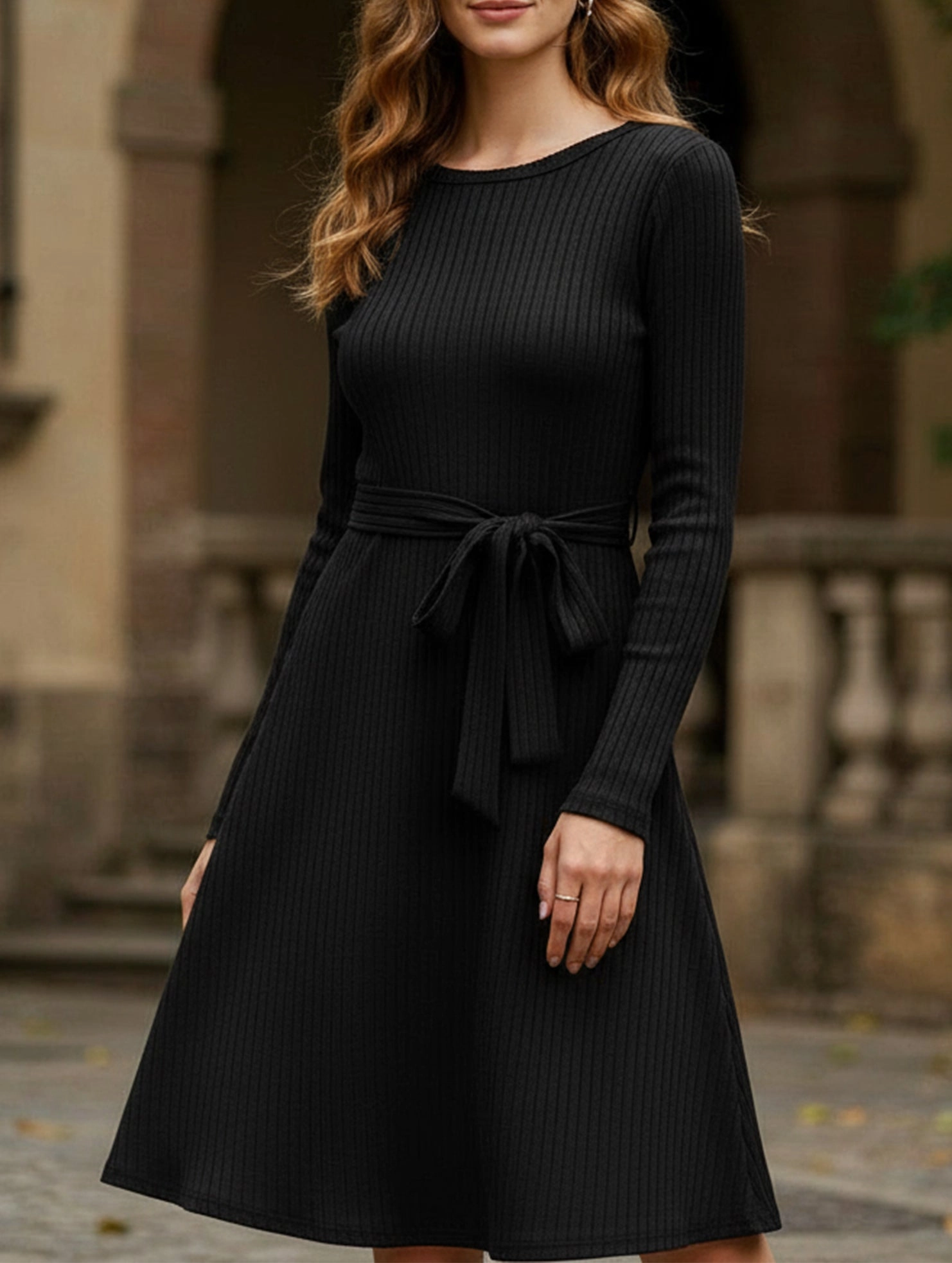 Knitted belt long-sleeved dress