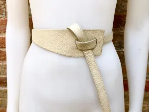 Leather 80s style obi belt . Wrap belt in cream - beige.  Waist belt in genuine  leather. Broken white wraparound belt. Cream dress belt