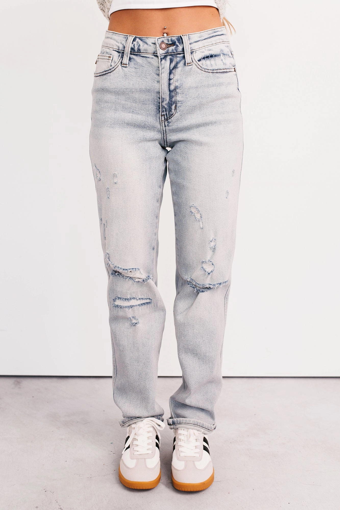 Meadow Mid Rise Judy Blue Boyfriend Jeans (Light)