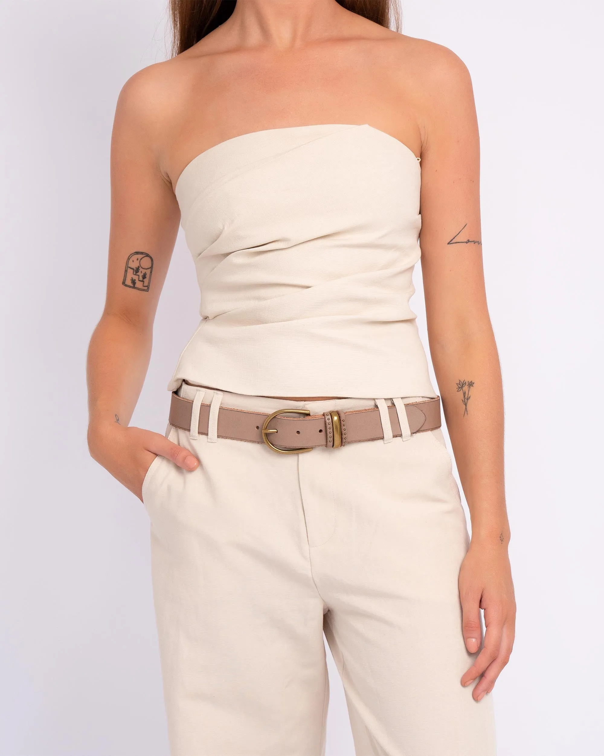 Norine | Classic Leather Belt with Adorned Metal Keeper