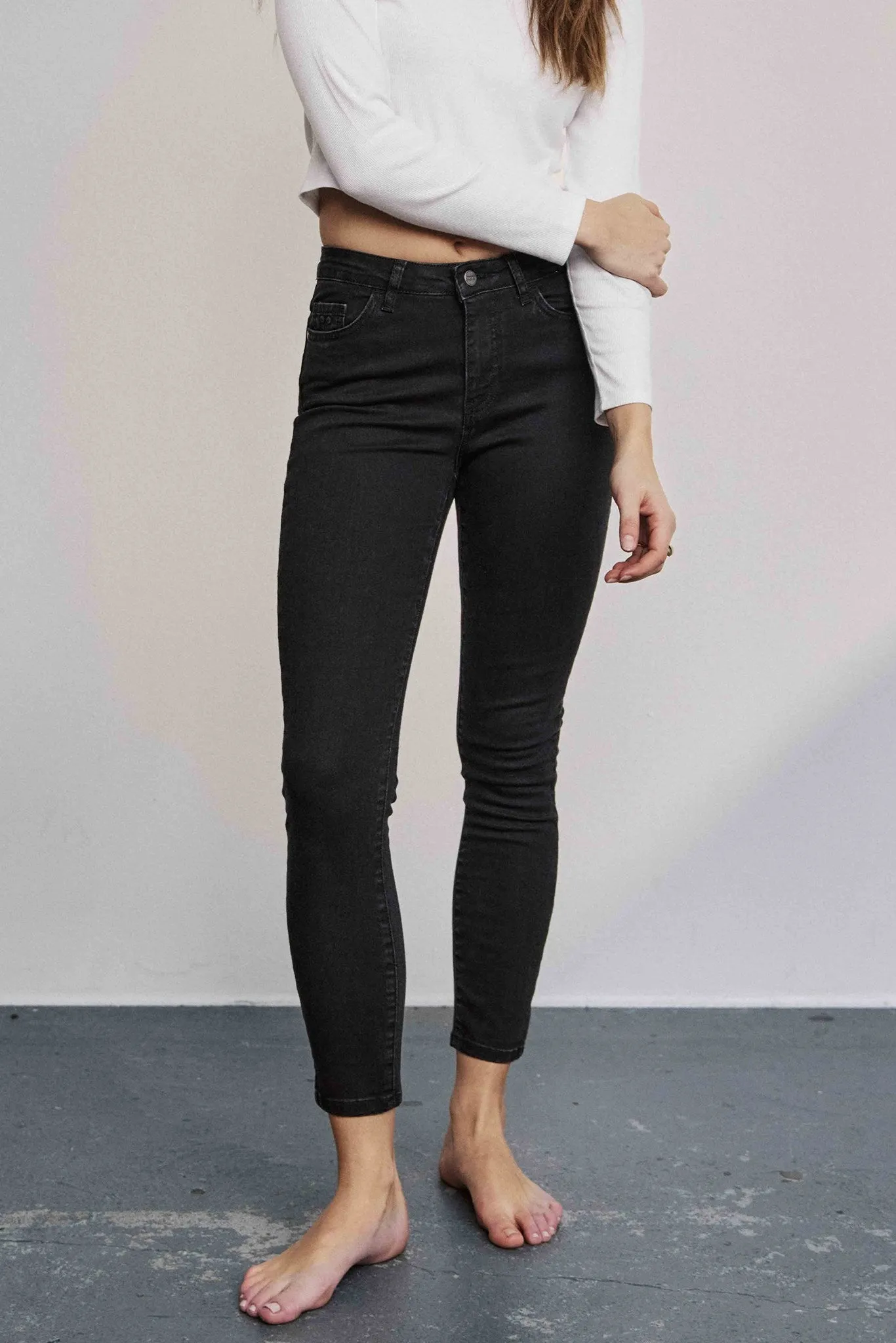 NUSIDNEY CROPPED BLACK  - Pirate Black