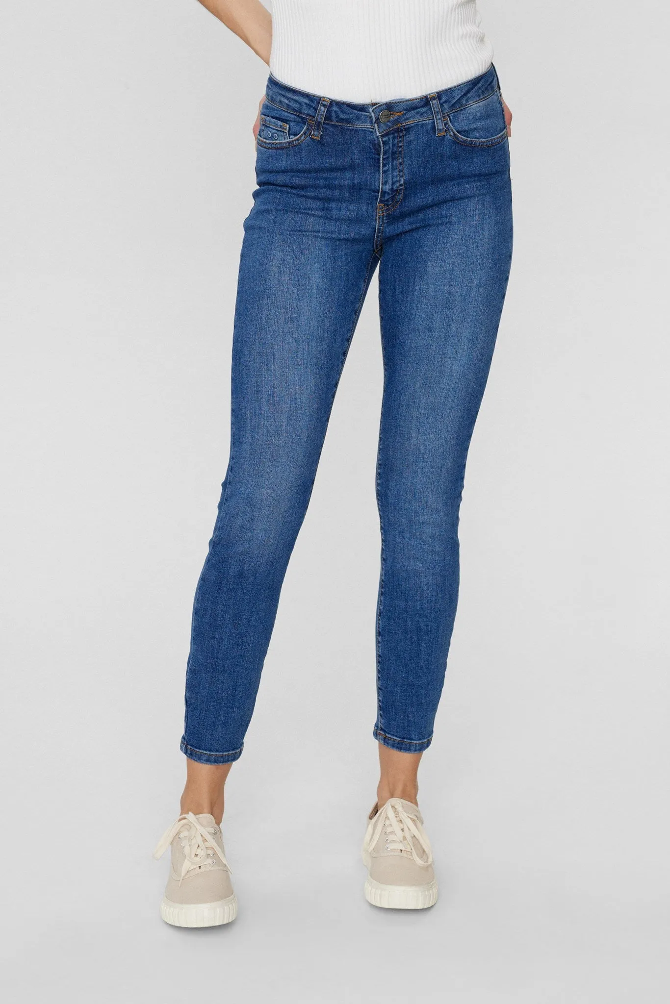 NUSIDNEY CROPPED JEANS - Medium Blue Denim