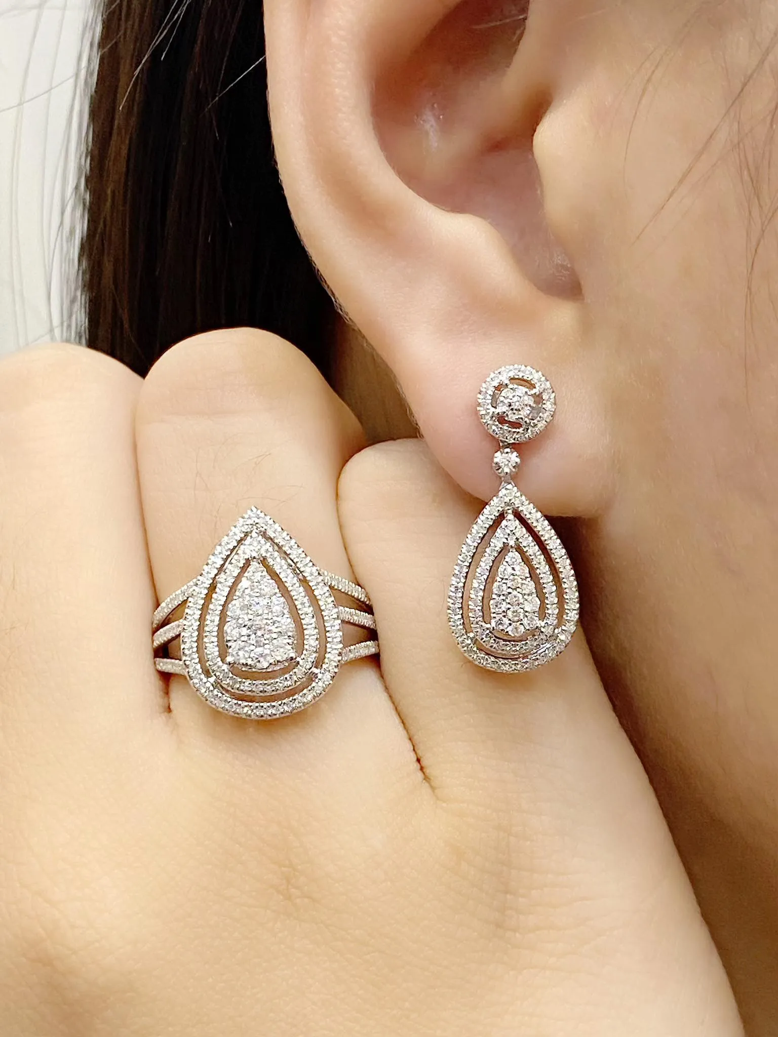 Pear Statement Diamond Jewelry Set 14kt