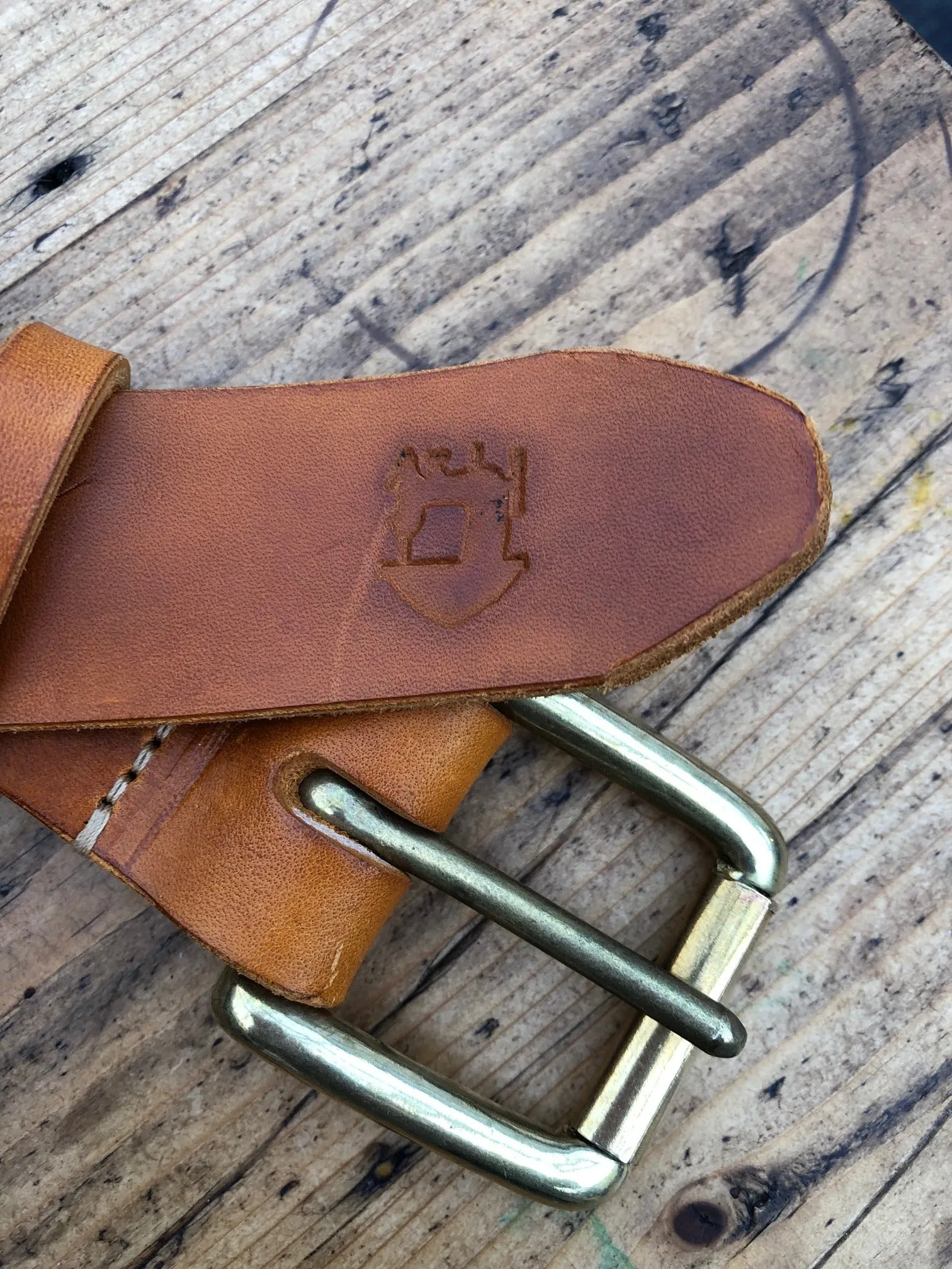 Philby 01 British veg tanned Chestnut leather and brass belt