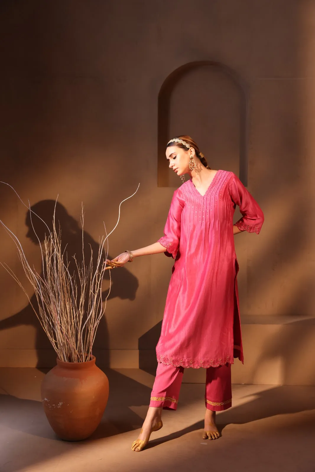 Pink pleated neck kurta set