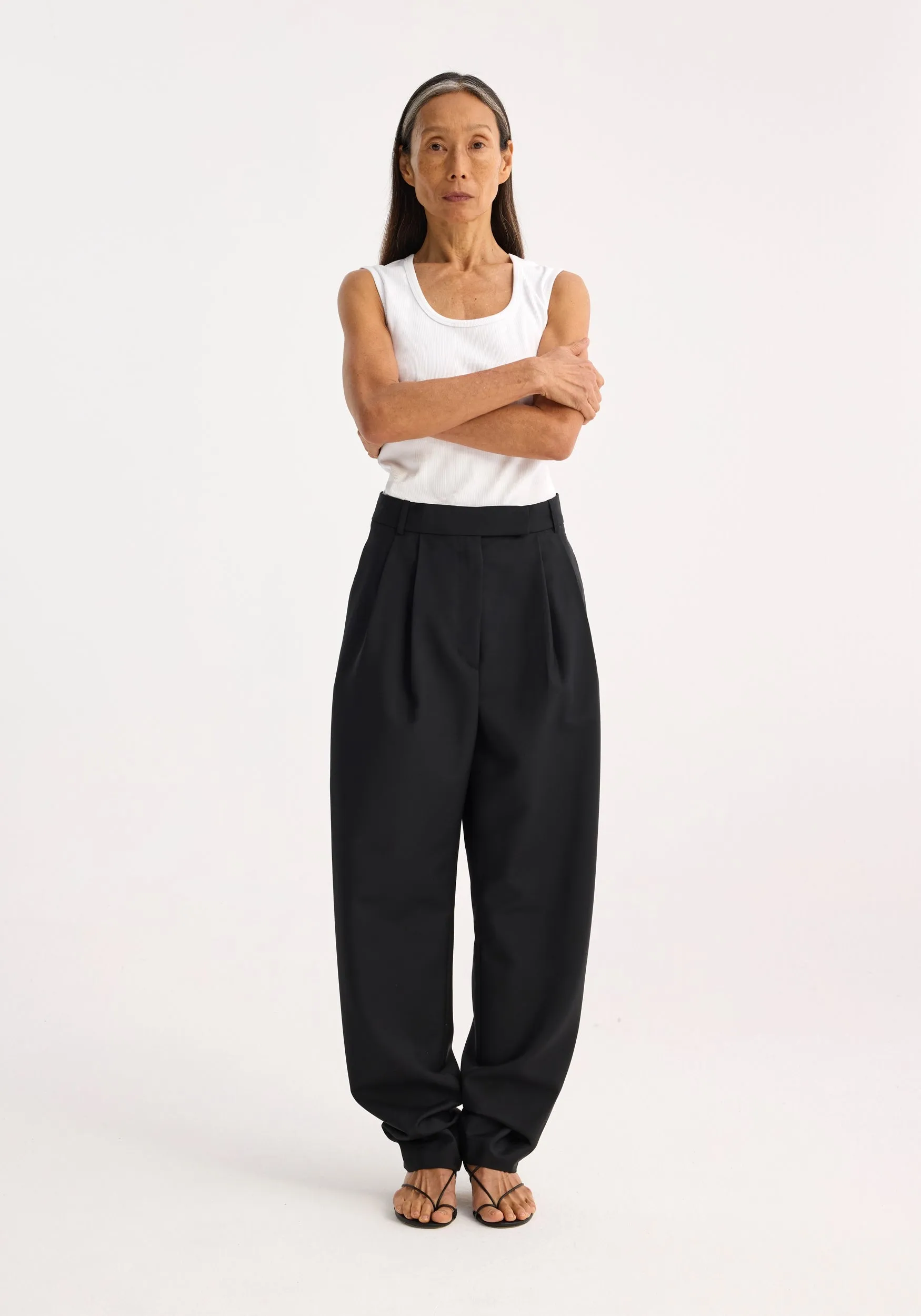 Round-leg tailored trousers | black