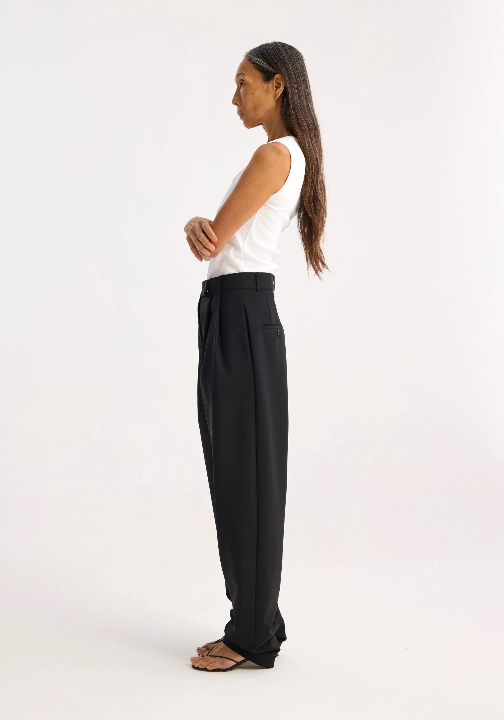Round-leg tailored trousers | black