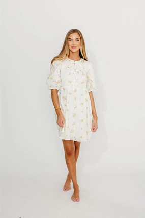 Saylor Floral Dress in White Pink *Final-Sale* Saylor Floral Dress in White Pink *Final-Sale*