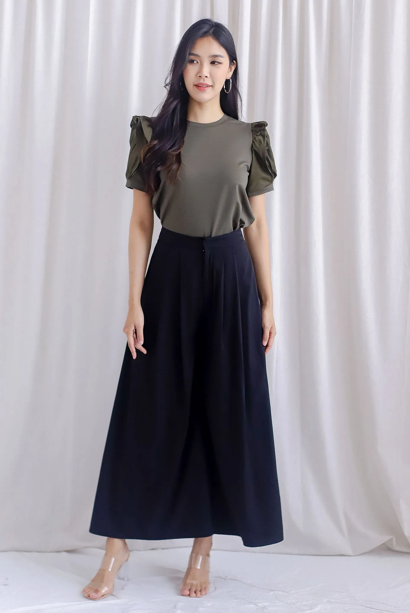 Tiara Wide Legged Pants In Black