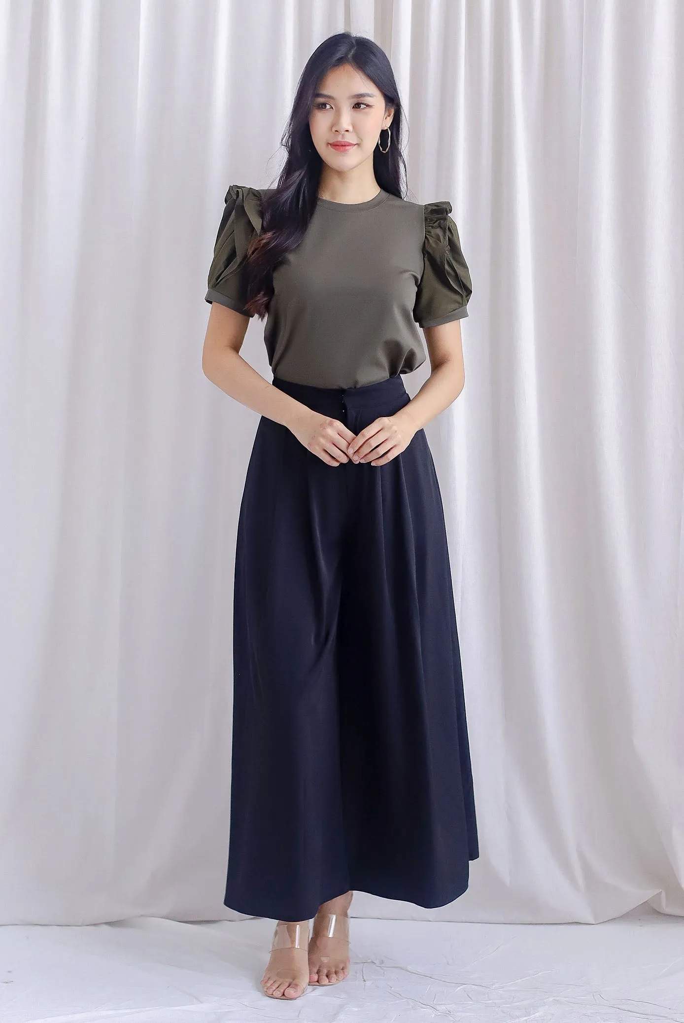 Tiara Wide Legged Pants In Black