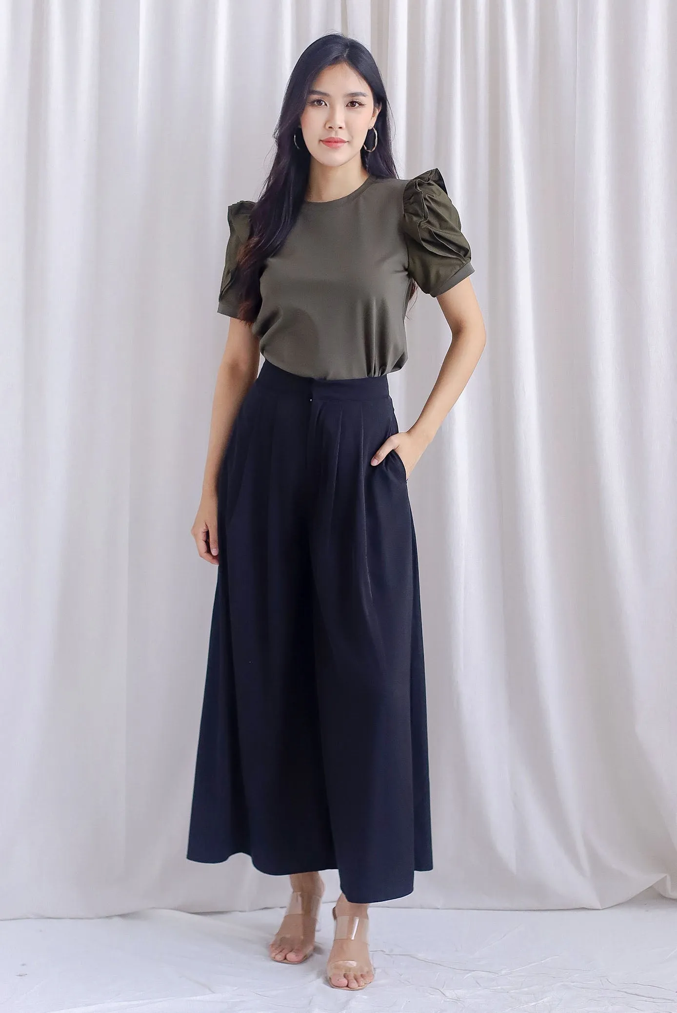 Tiara Wide Legged Pants In Black