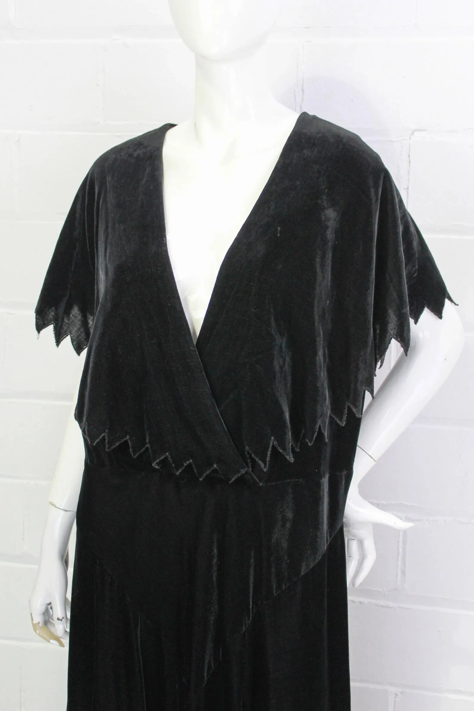 Vintage 1920s/ 30s Black Silk Velvet Zig-Zag Capelet Collar Dress, Deep V, B40"