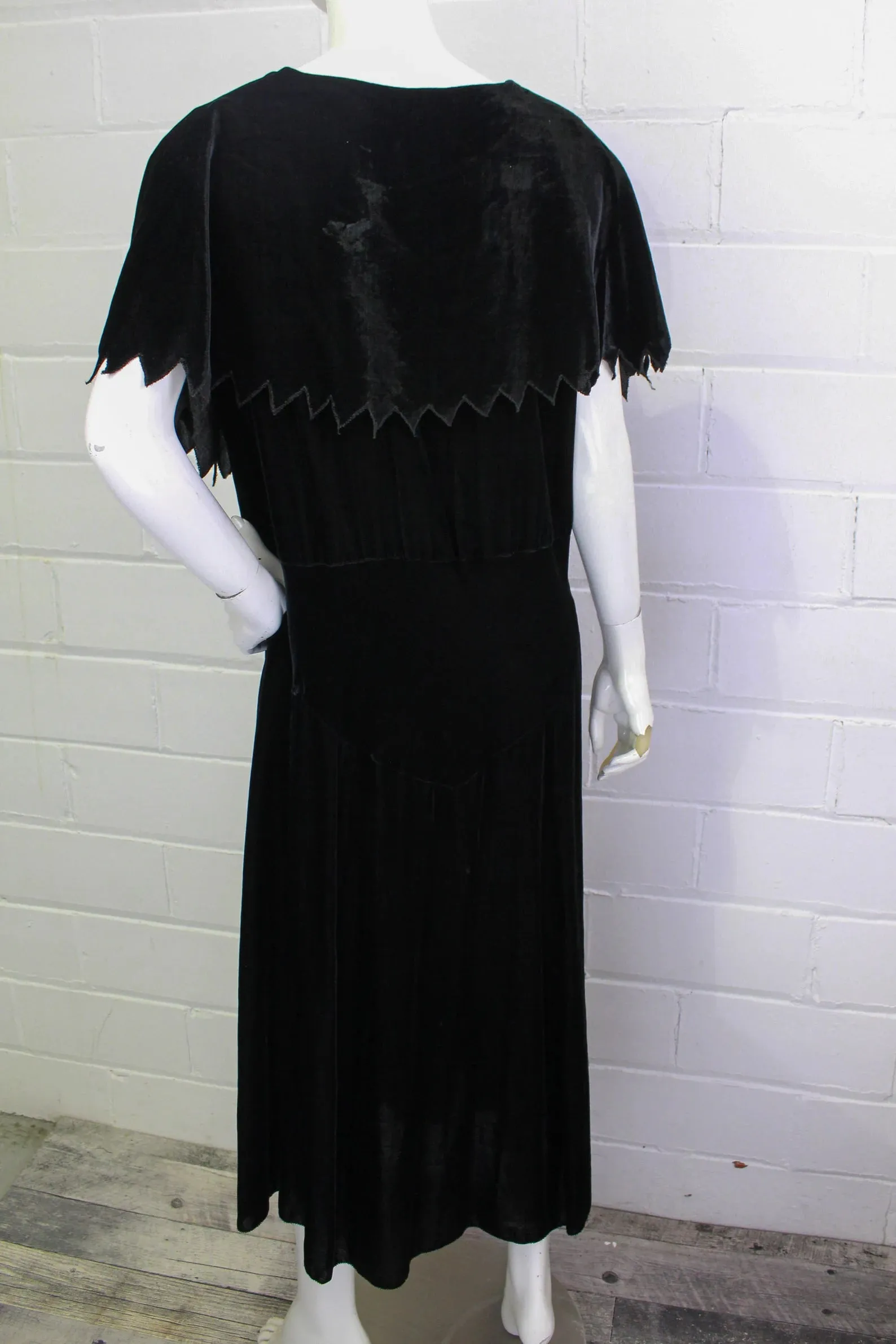 Vintage 1920s/ 30s Black Silk Velvet Zig-Zag Capelet Collar Dress, Deep V, B40"