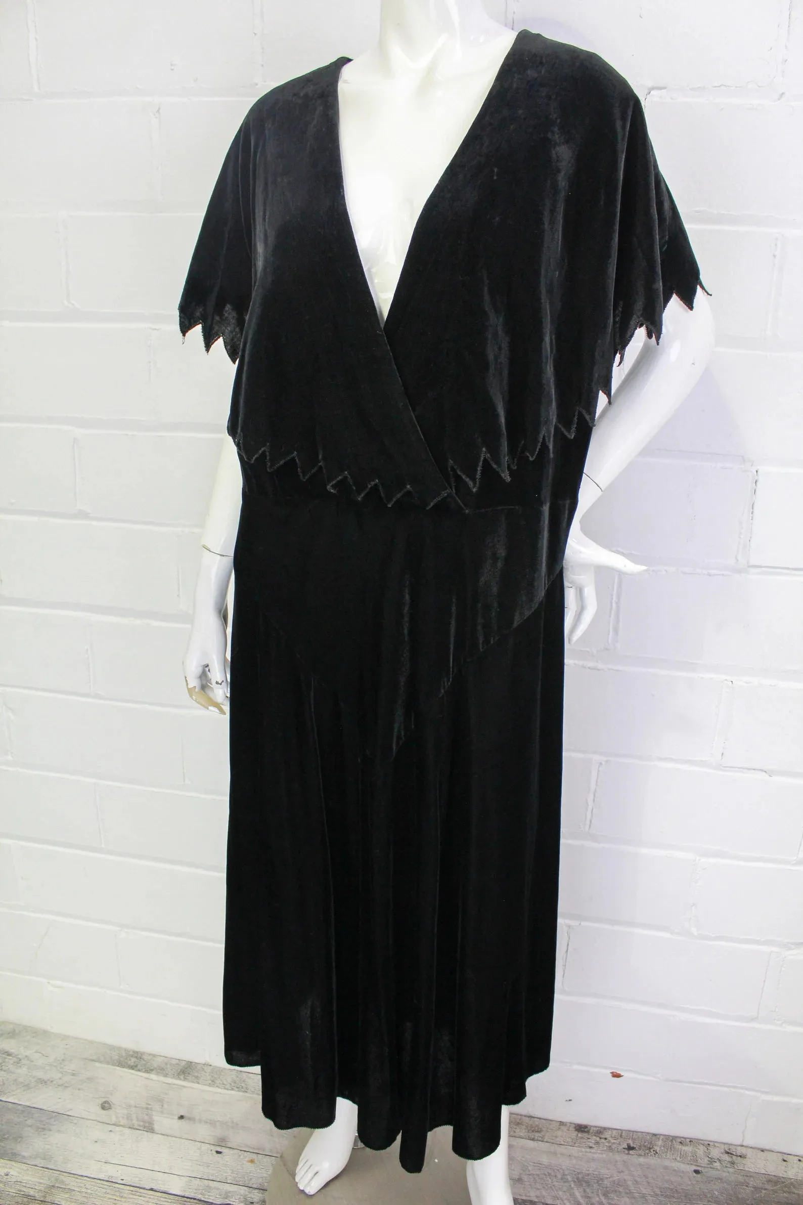 Vintage 1920s/ 30s Black Silk Velvet Zig-Zag Capelet Collar Dress, Deep V, B40"