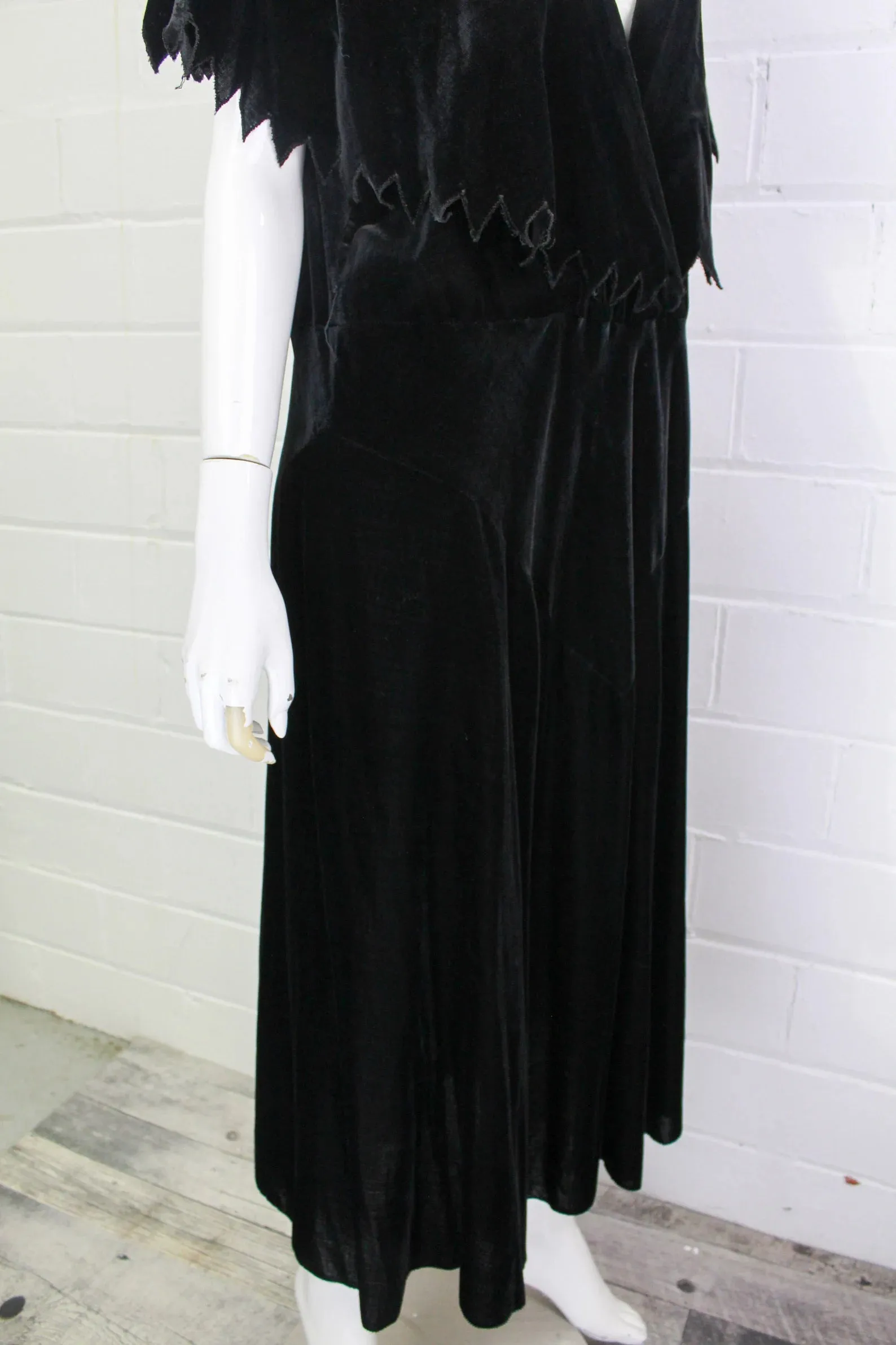 Vintage 1920s/ 30s Black Silk Velvet Zig-Zag Capelet Collar Dress, Deep V, B40"
