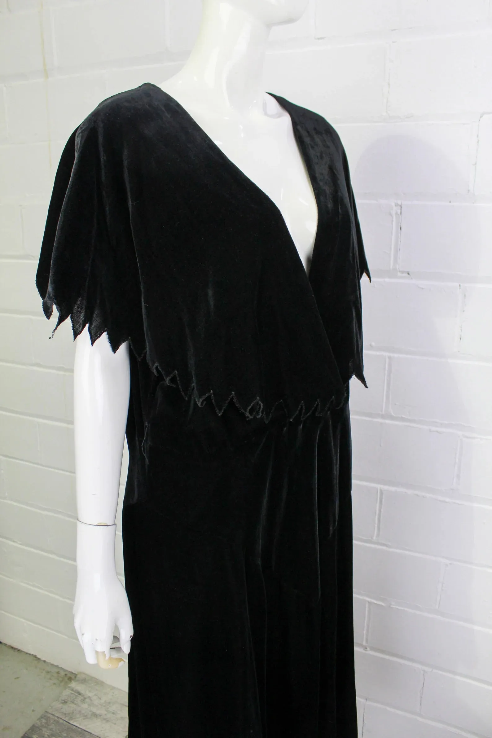 Vintage 1920s/ 30s Black Silk Velvet Zig-Zag Capelet Collar Dress, Deep V, B40"