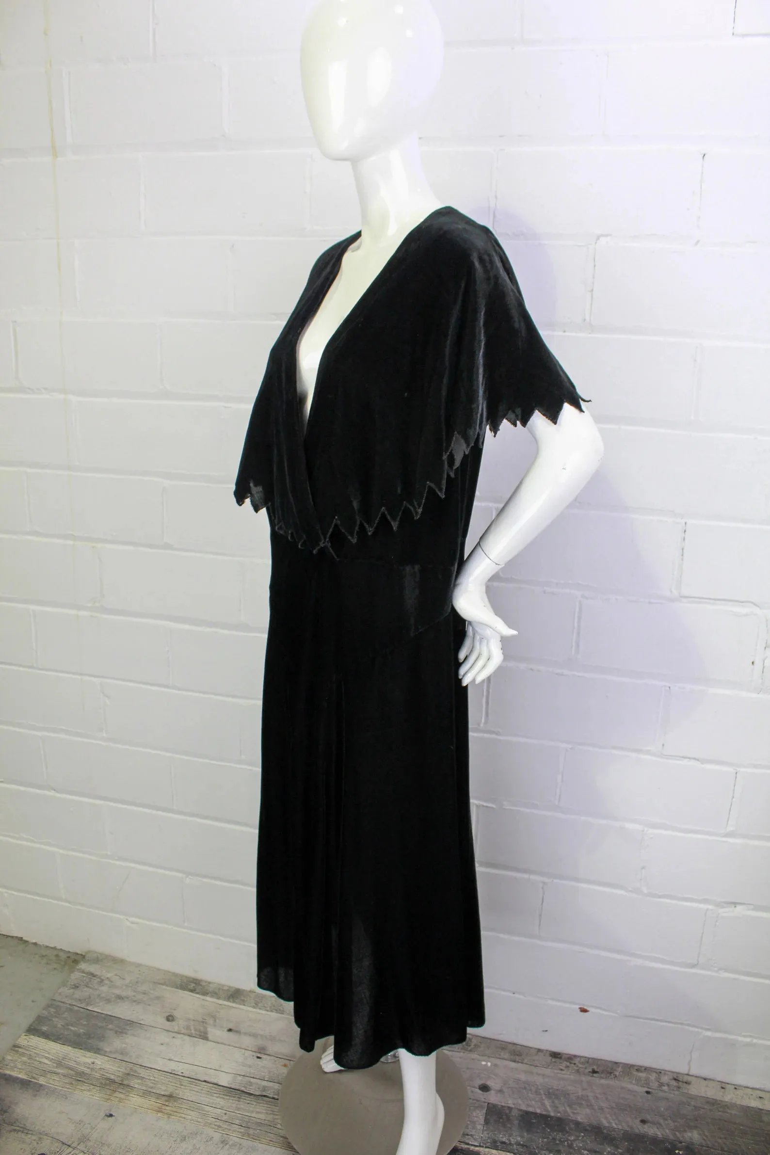 Vintage 1920s/ 30s Black Silk Velvet Zig-Zag Capelet Collar Dress, Deep V, B40"