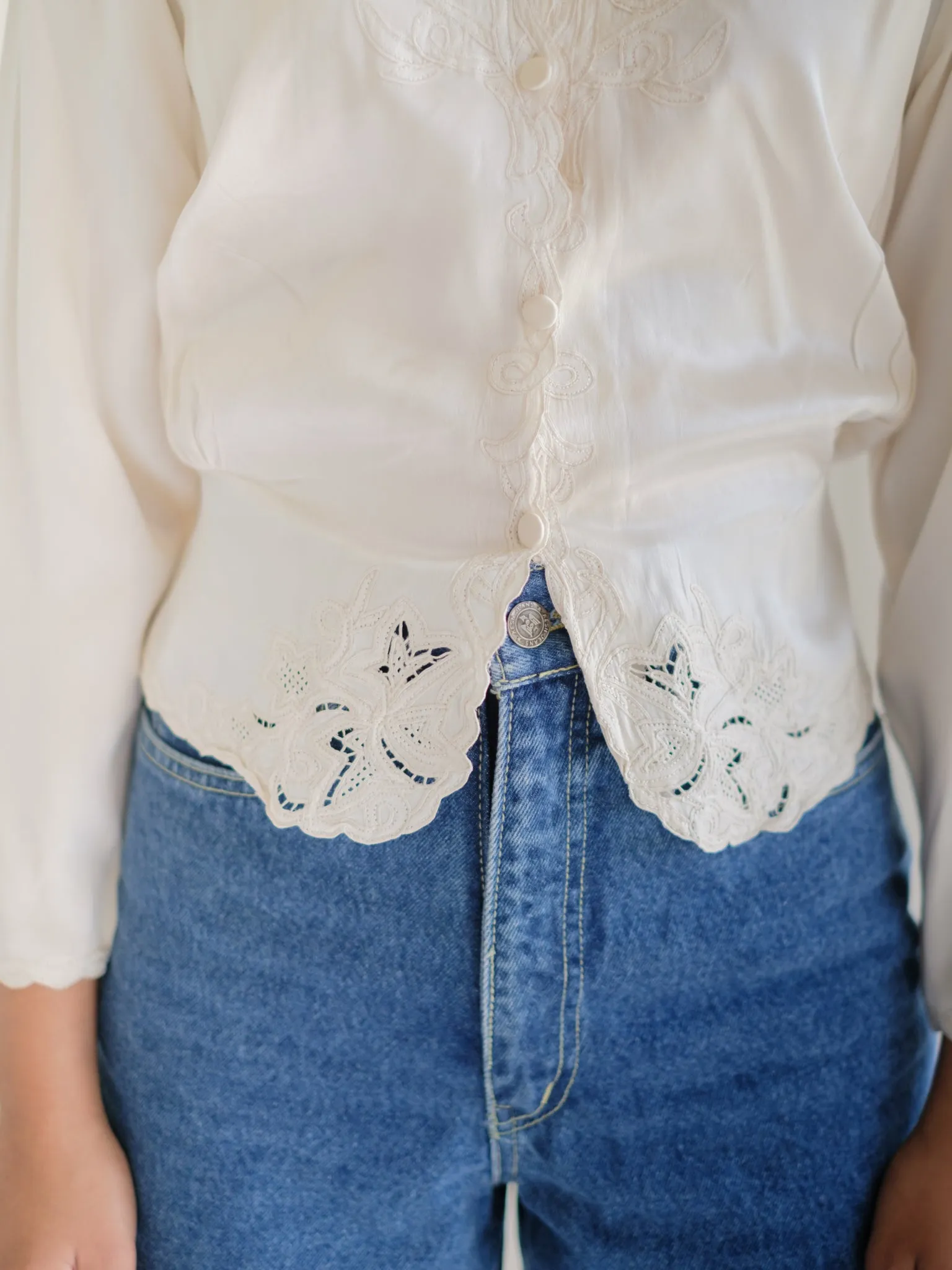 Vintage Scallop Neck Floral Embroidery White Blouse