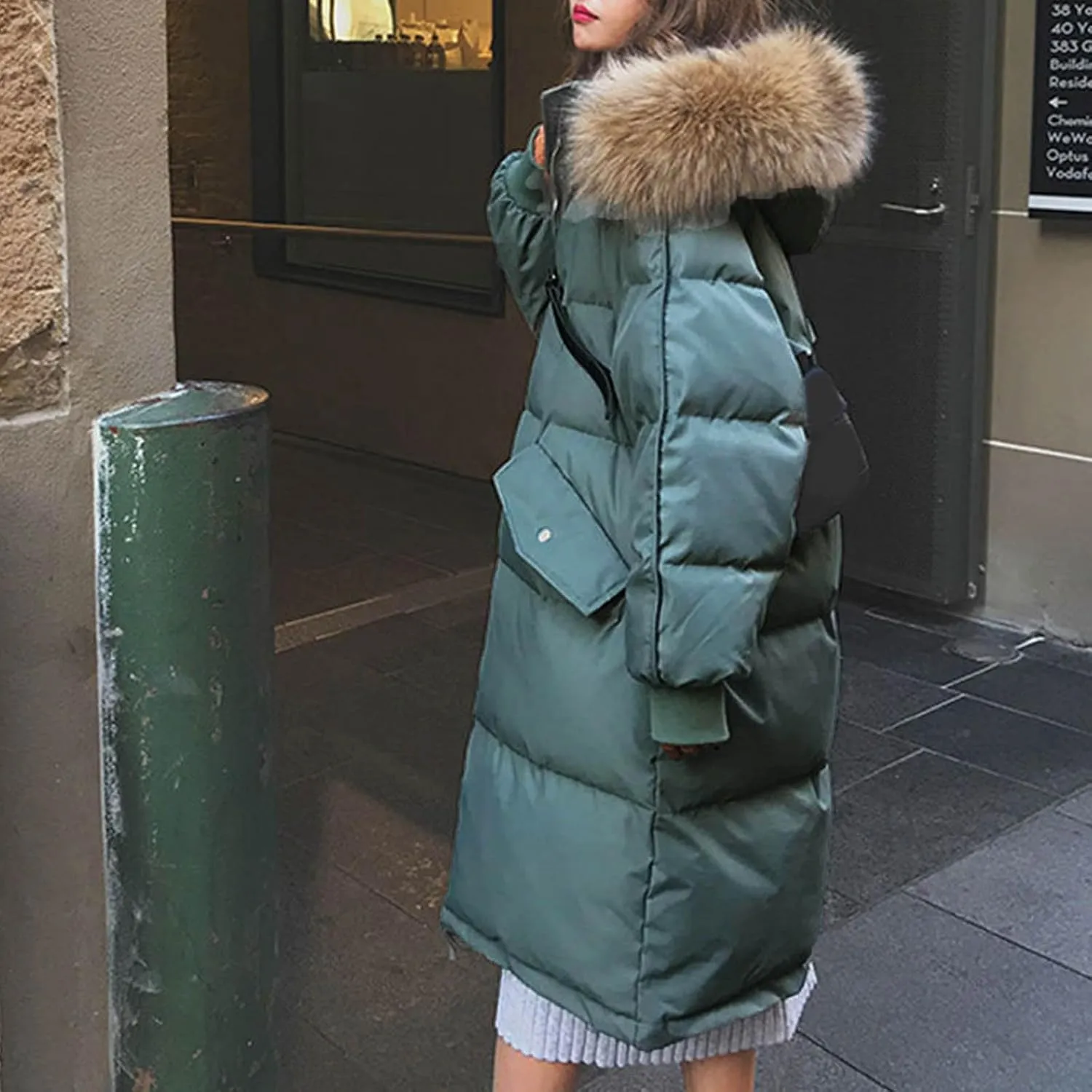 Women's Hooded Warm Winter Down Coat Oversized Pockets Quilted Thicken Puffer Jacket Outerwear with Faux Fur Hood