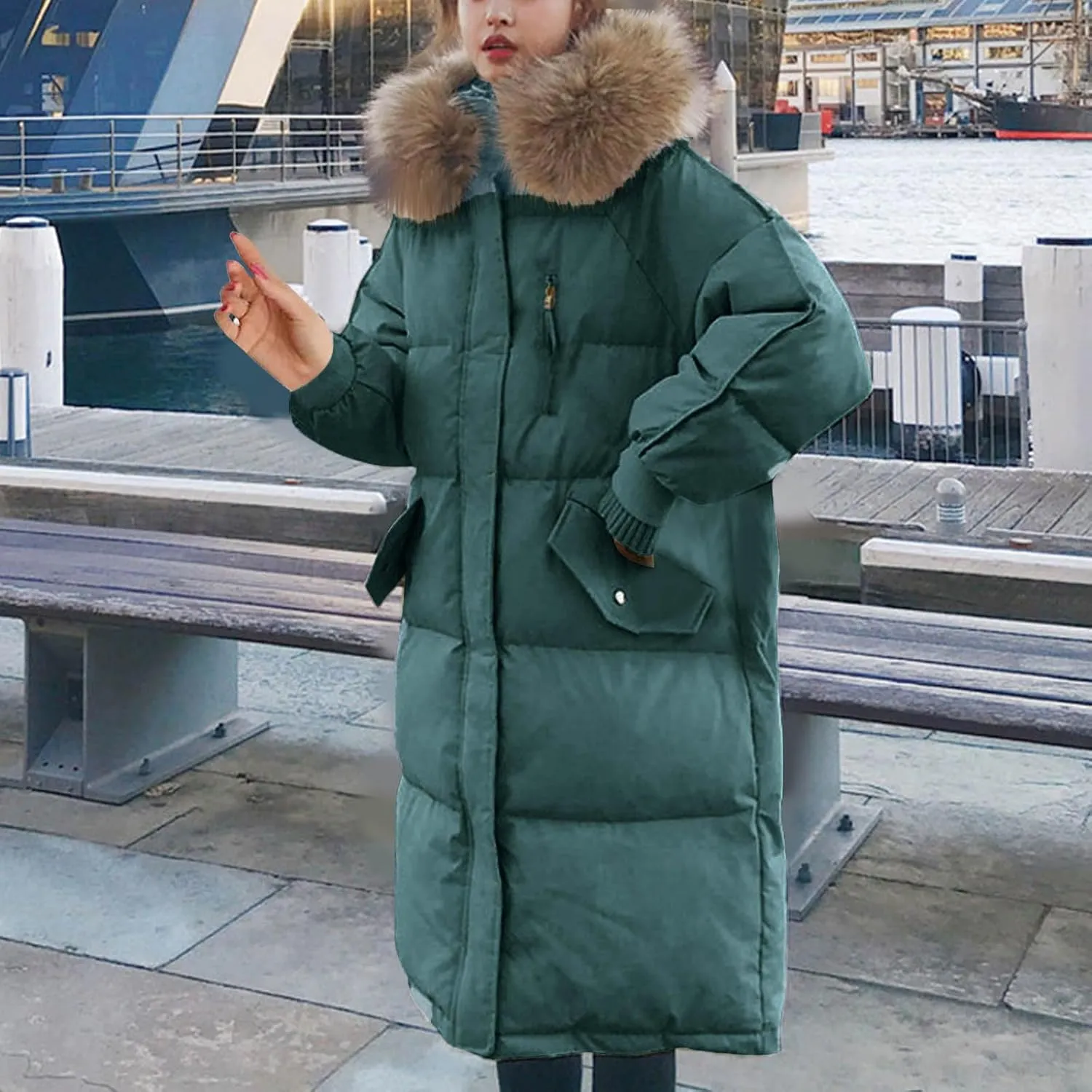 Women's Hooded Warm Winter Down Coat Oversized Pockets Quilted Thicken Puffer Jacket Outerwear with Faux Fur Hood