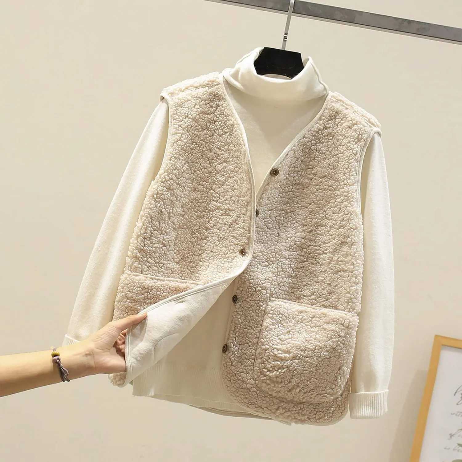 Women's Sleeveless Fleece Sherpa Jacket Lamb Cashmere Vests for Women Cropped Vest Coat Short Winter Button