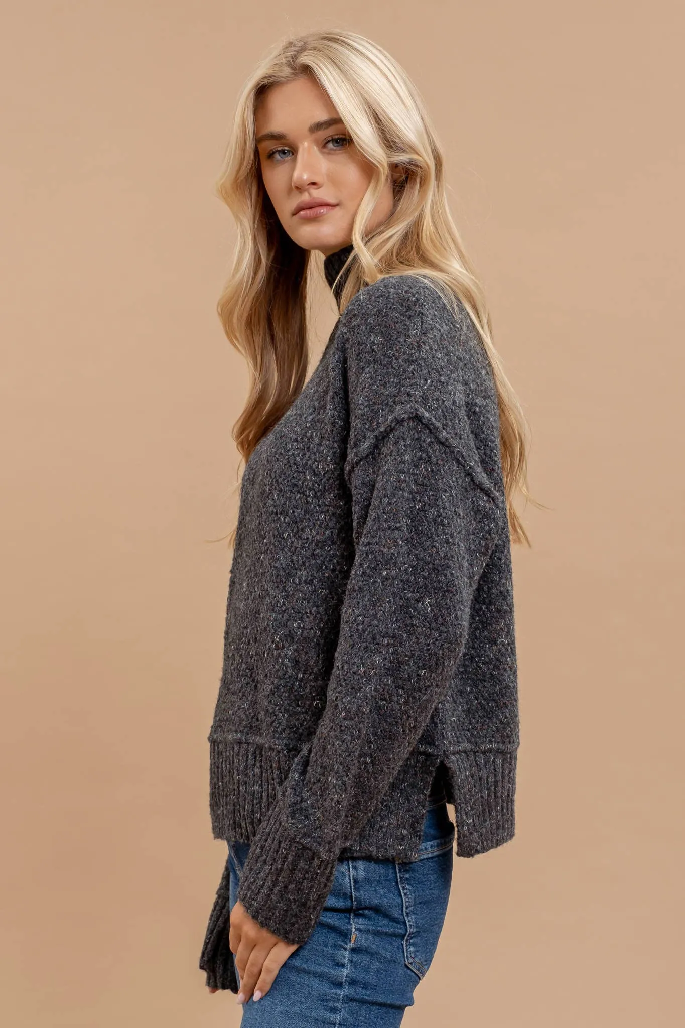Wool Blend Textured Turtleneck Sweater in Charcoal and Dark Hunter